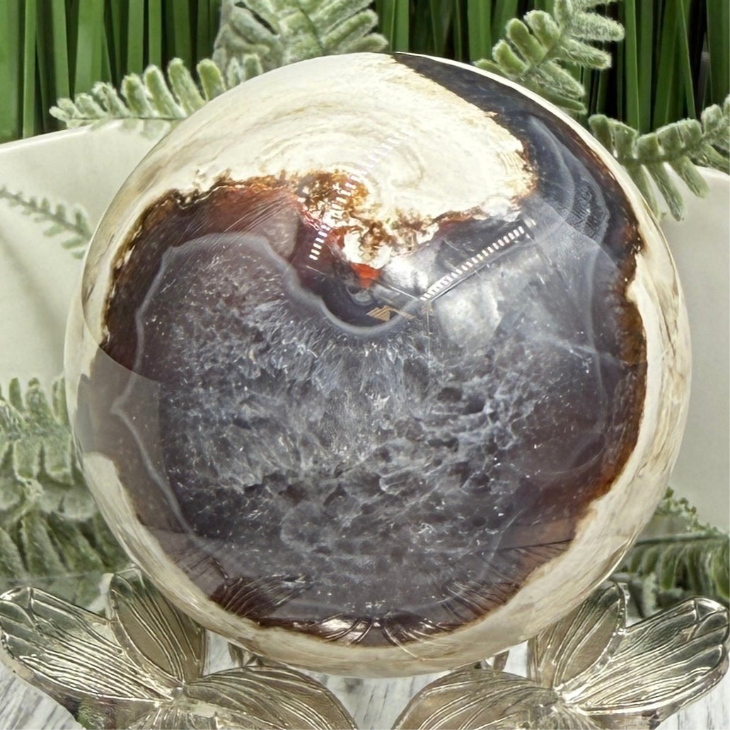 Volcanic Agate Quartz Sphere UV Reactive Crystal Ball 296g 61mm