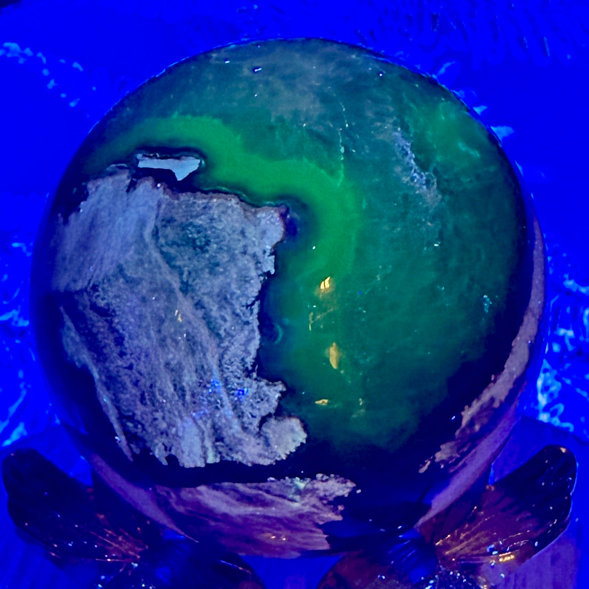Volcanic Agate Quartz Sphere UV Reactive Crystal Ball 320g 63mm