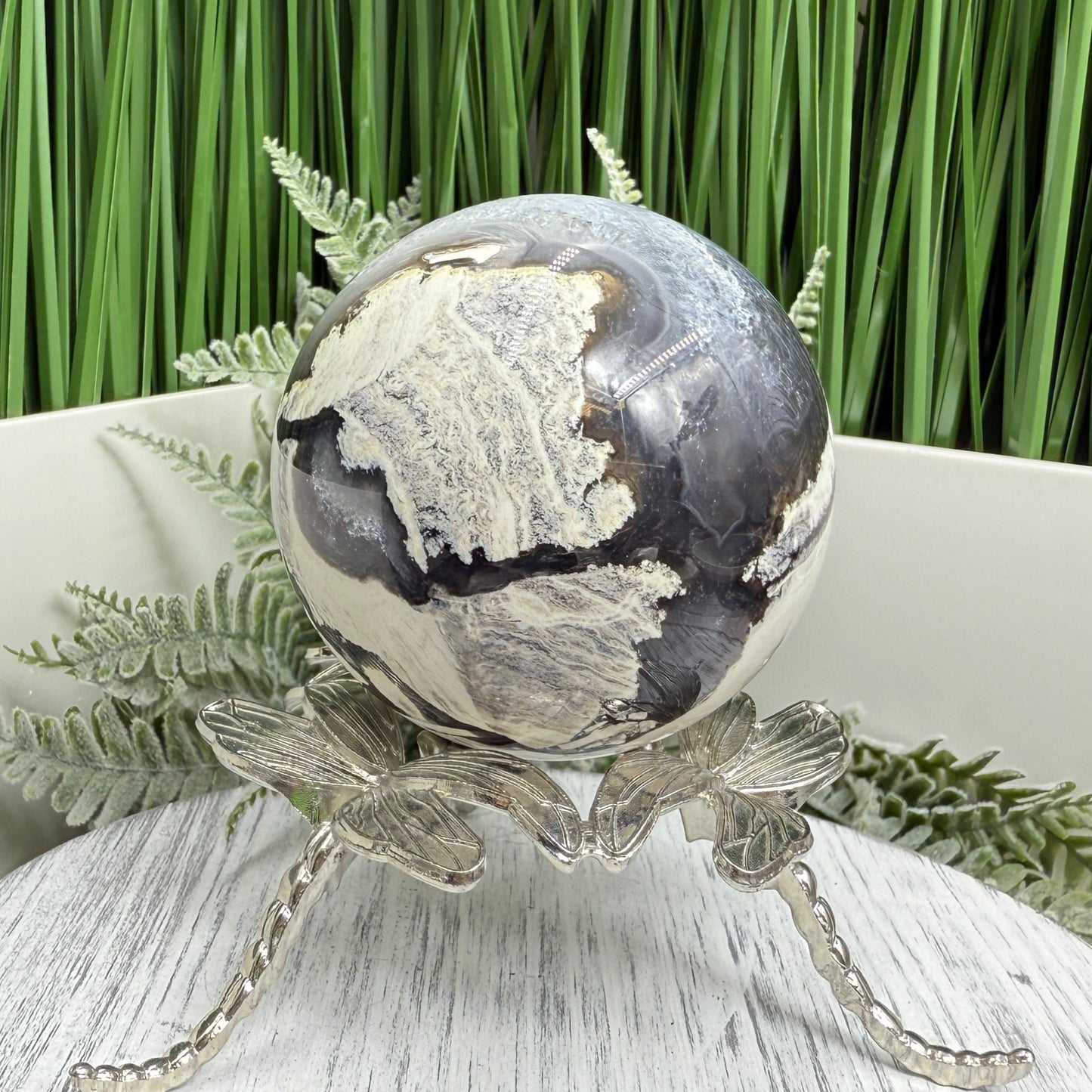 Volcanic Agate Quartz Sphere UV Reactive Crystal Ball 320g 63mm
