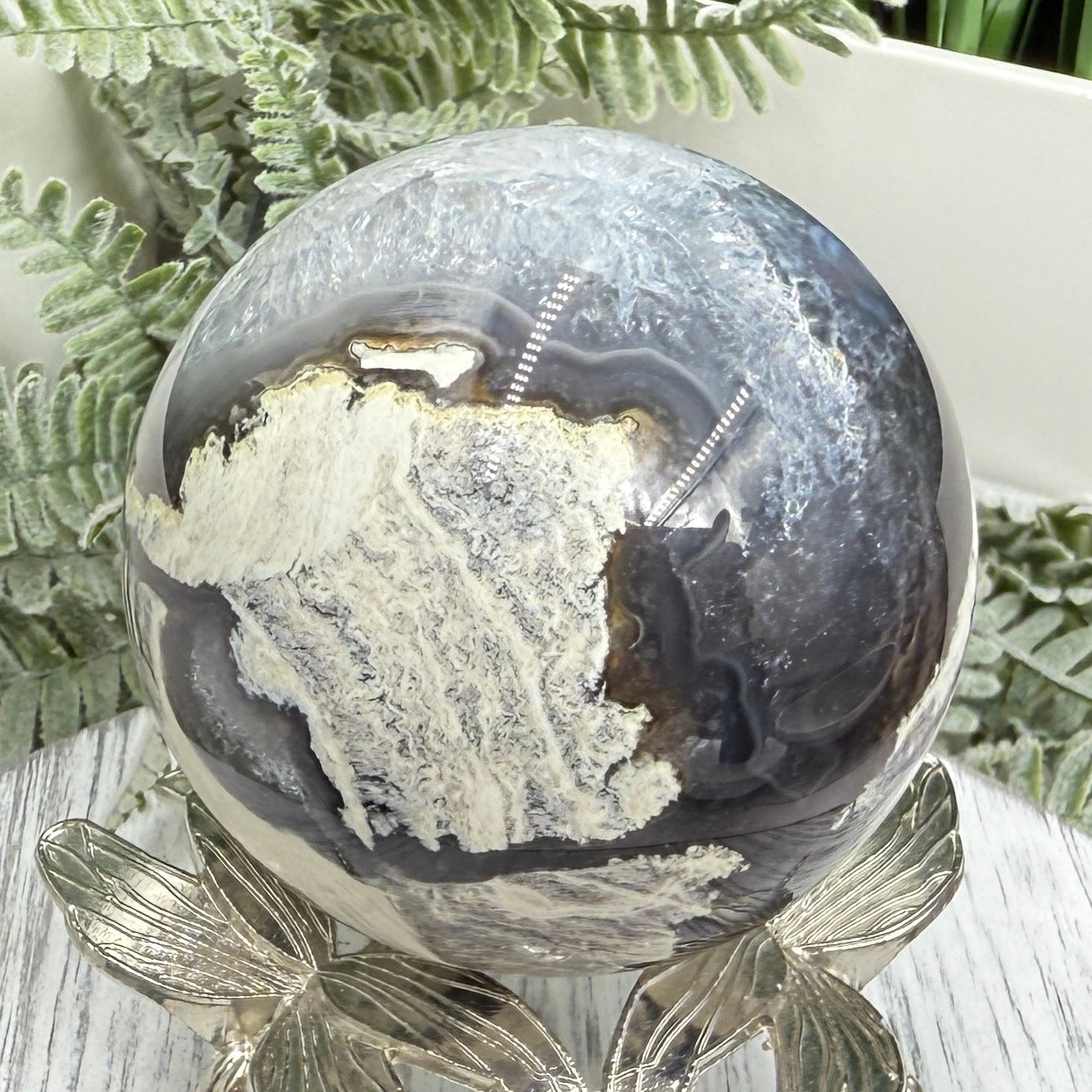 Volcanic Agate Quartz Sphere UV Reactive Crystal Ball 320g 63mm