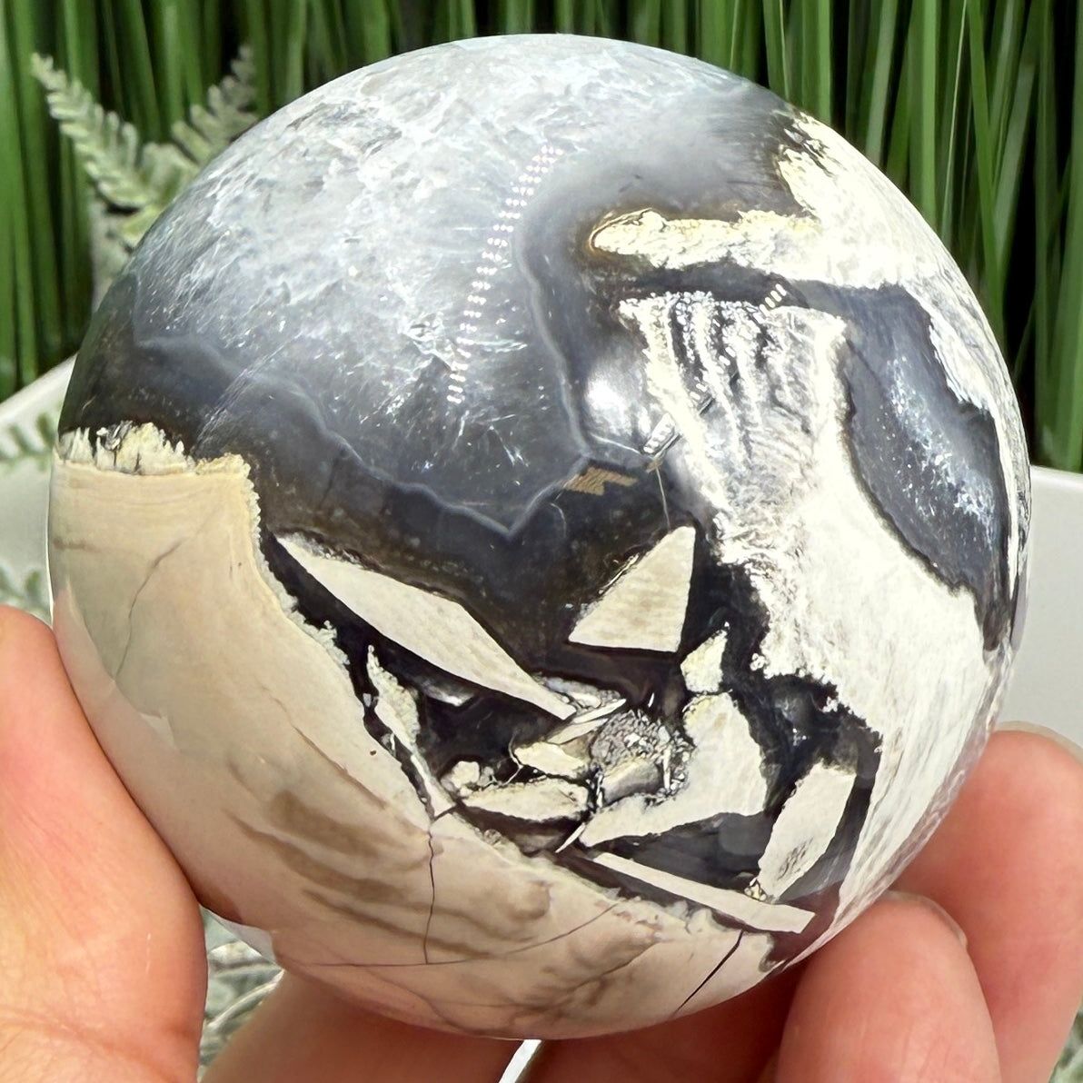 Volcanic Agate Quartz Sphere UV Reactive Crystal Ball 320g 63mm