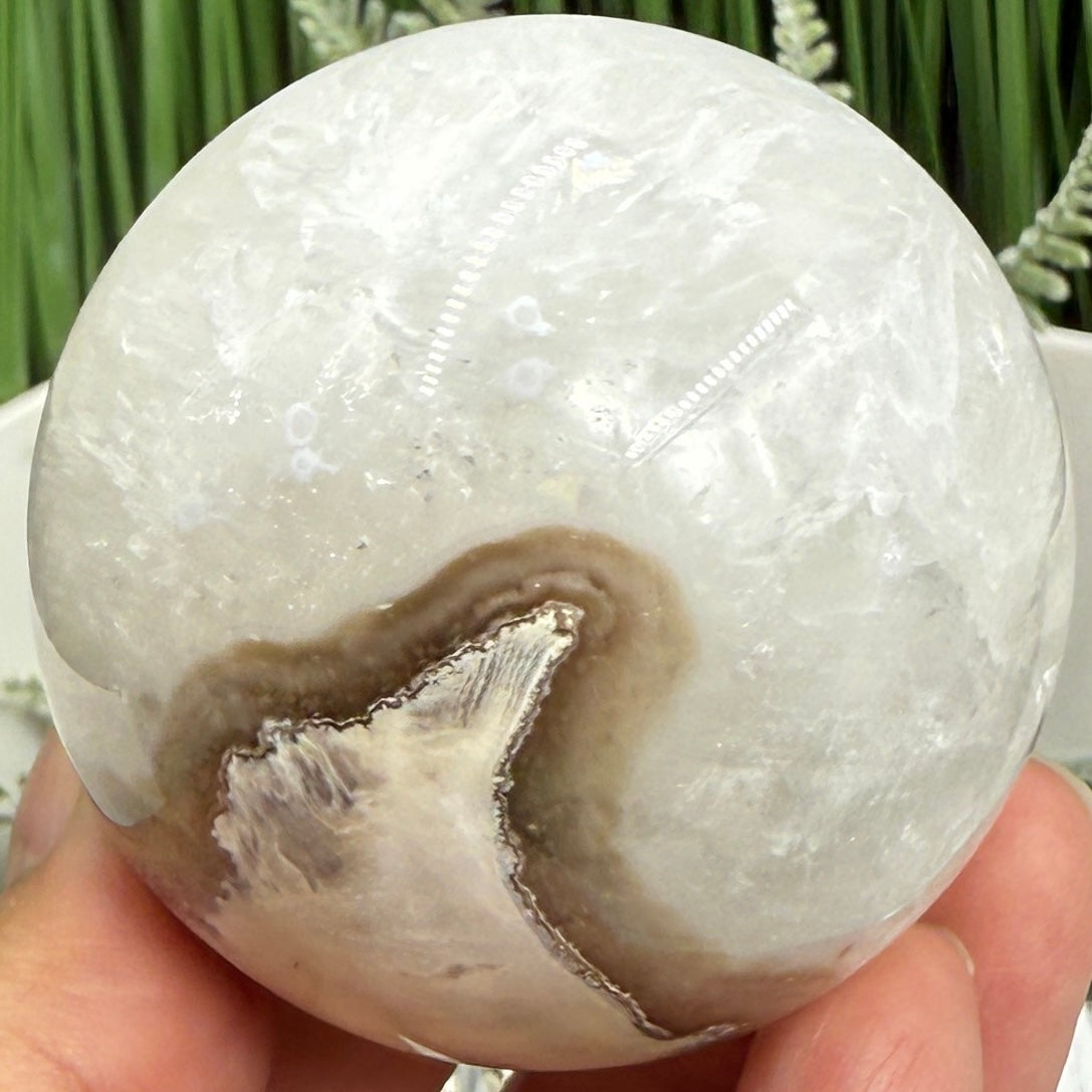 Volcanic Agate Quartz Sphere UV Reactive Crystal Ball 288g 59mm