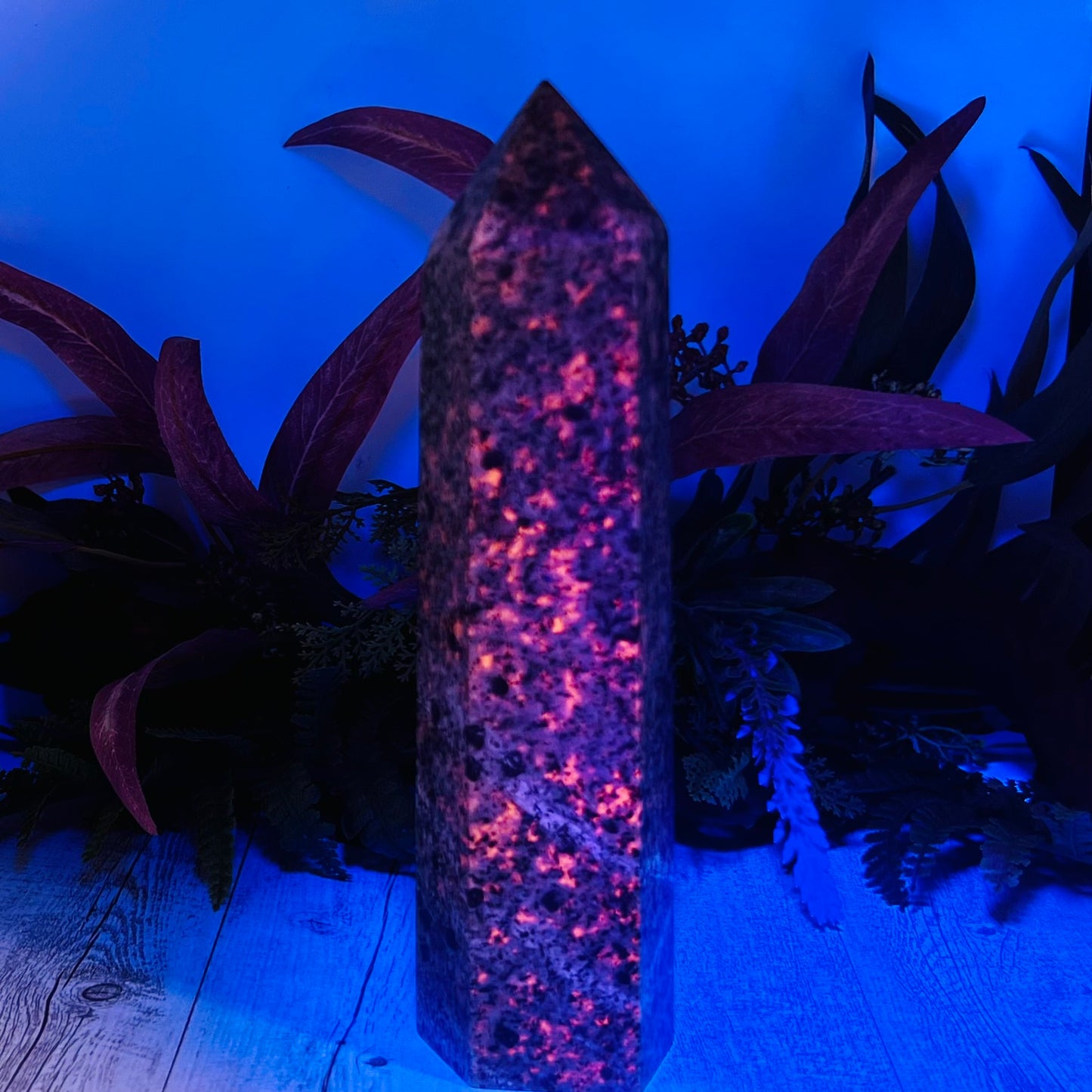 Yooperlite Tower UV Reactive Crystal Generator 1026g 207mm