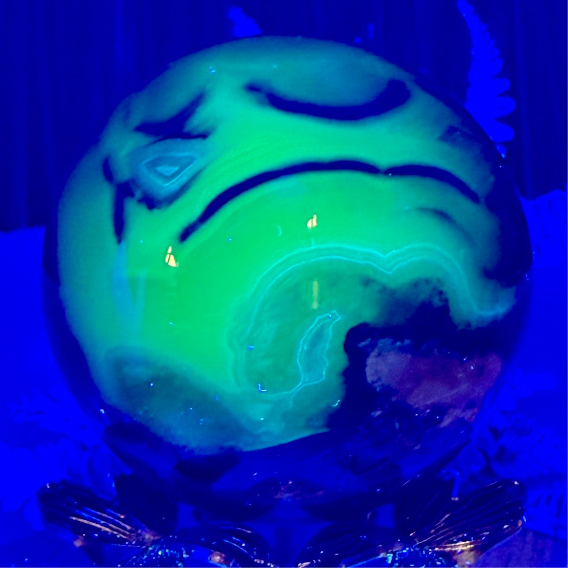 Volcanic Agate Quartz Sphere UV Reactive Crystal Ball 528g 73mm