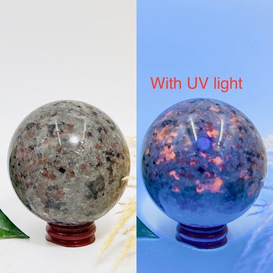 Yooperlite Sphere UV Reactive Healing Crystal Ball 494g 70mm