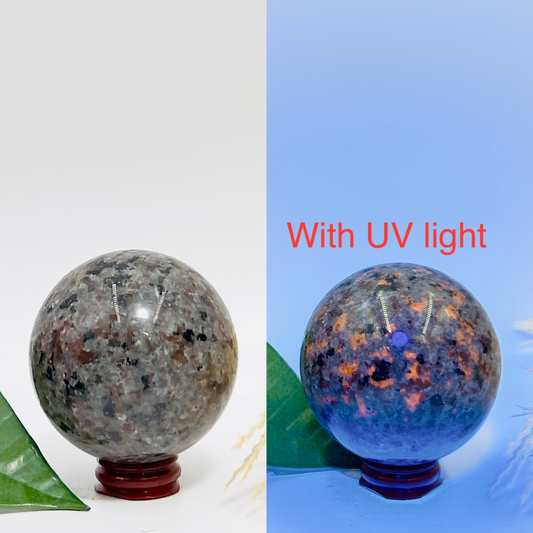 Yooperlite Sphere UV Reactive Healing Crystal Ball 500g 70mm