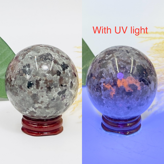 Yooperlite Sphere UV Reactive Healing Crystal Ball 193g 51mm