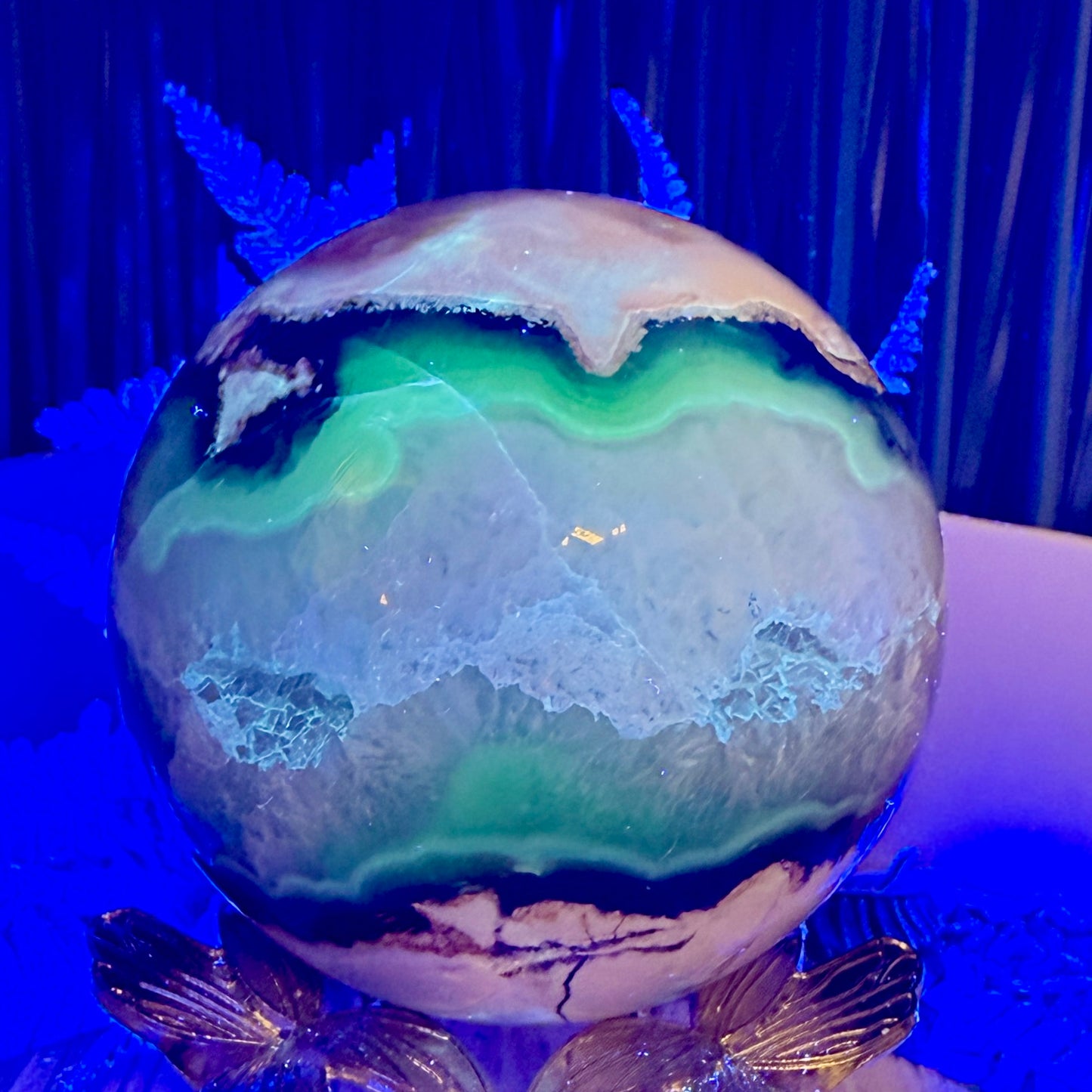 Volcanic Agate Quartz Sphere UV Reactive Crystal Ball 434g 70mm