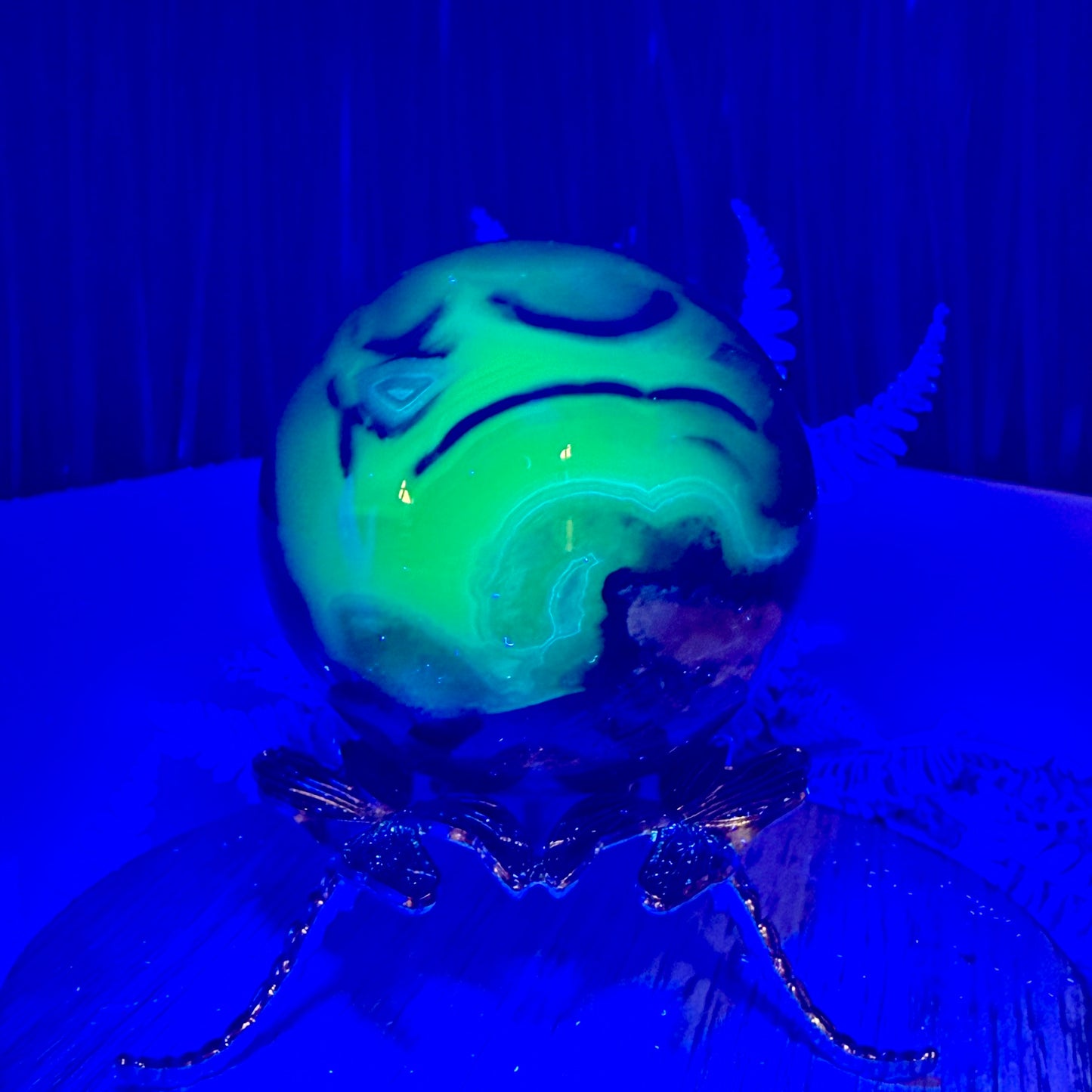 Volcanic Agate Quartz Sphere UV Reactive Crystal Ball 528g 73mm