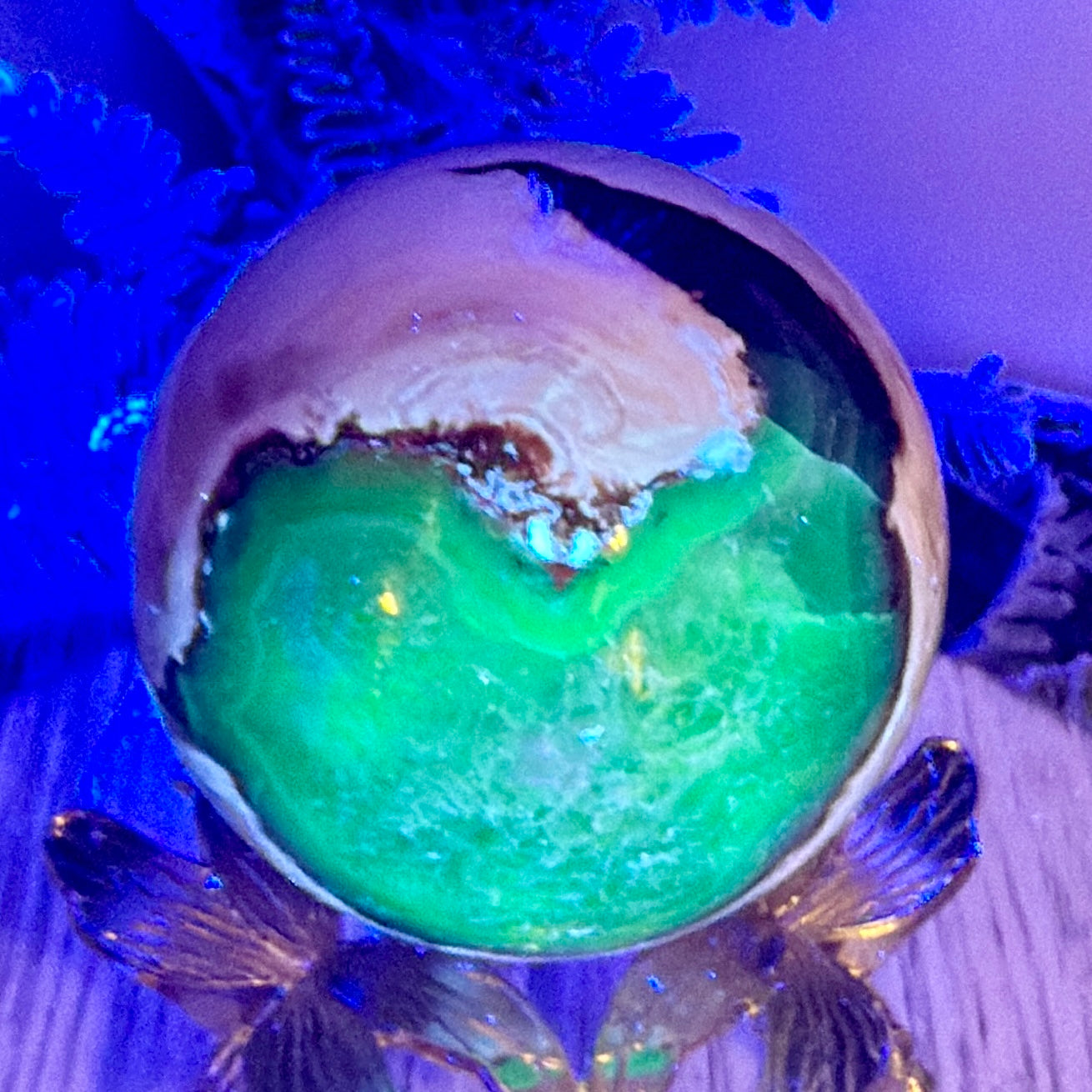 Volcanic Agate Quartz Sphere UV Reactive Crystal Ball 296g 61mm