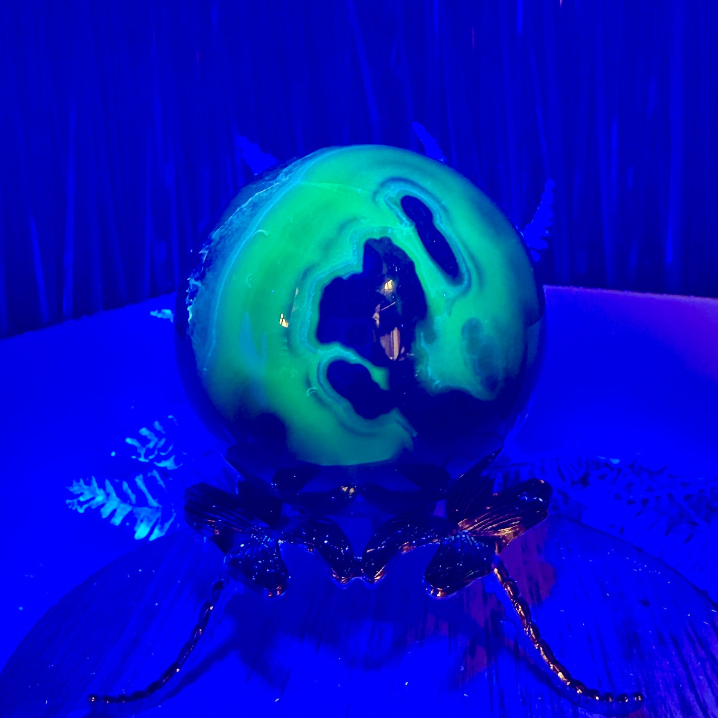 Volcanic Agate Quartz Sphere UV Reactive Crystal Ball 526g 73mm