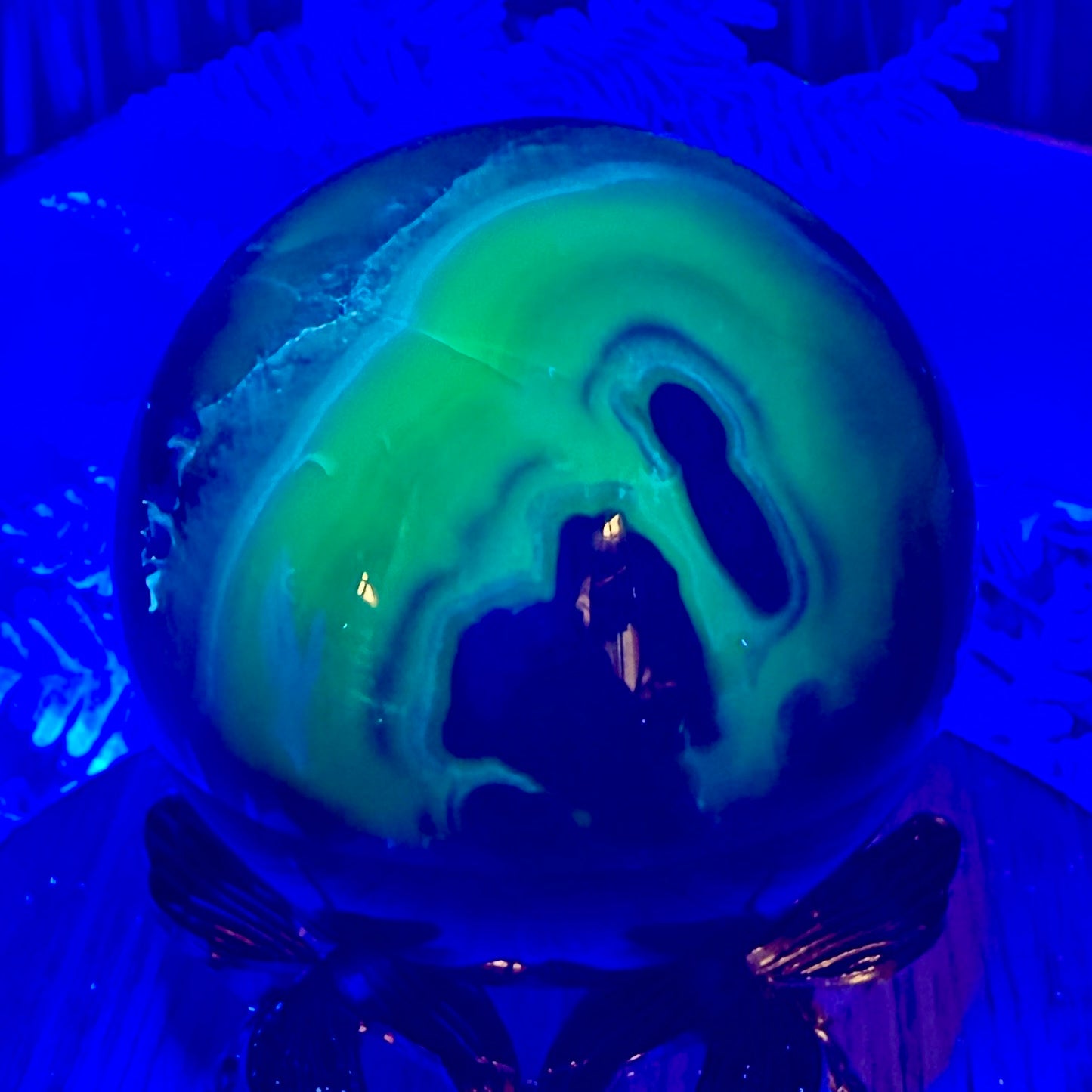 Volcanic Agate Quartz Sphere UV Reactive Crystal Ball 526g 73mm