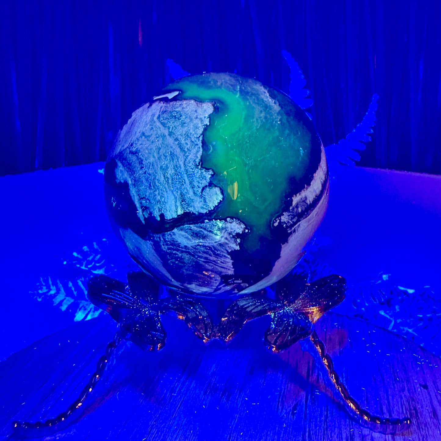 Volcanic Agate Quartz Sphere UV Reactive Crystal Ball 320g 63mm