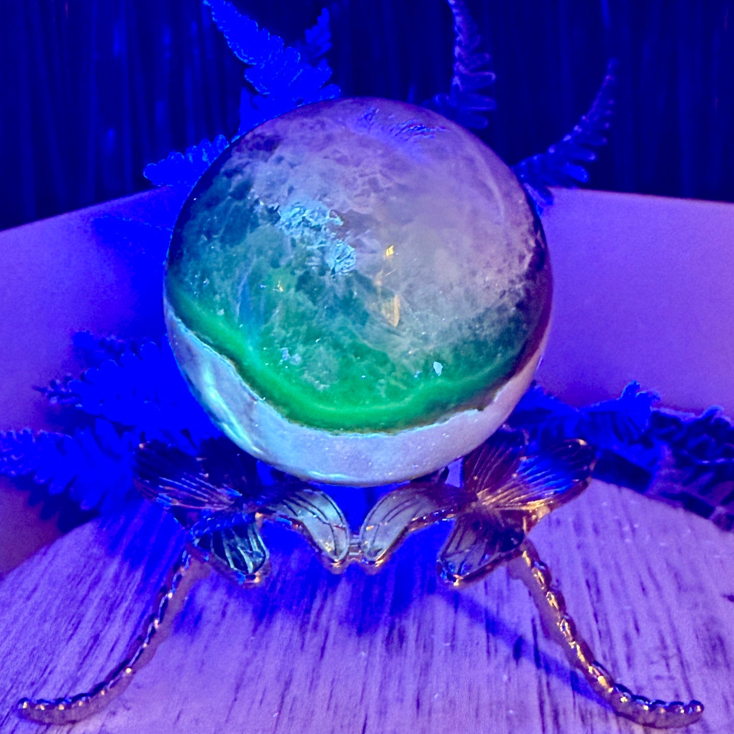Volcanic Agate Quartz Sphere UV Reactive Crystal Ball 300g 61mm