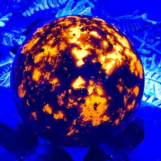 Yooperlite Sphere UV Reactive Healing Crystal Ball 288g 59mm