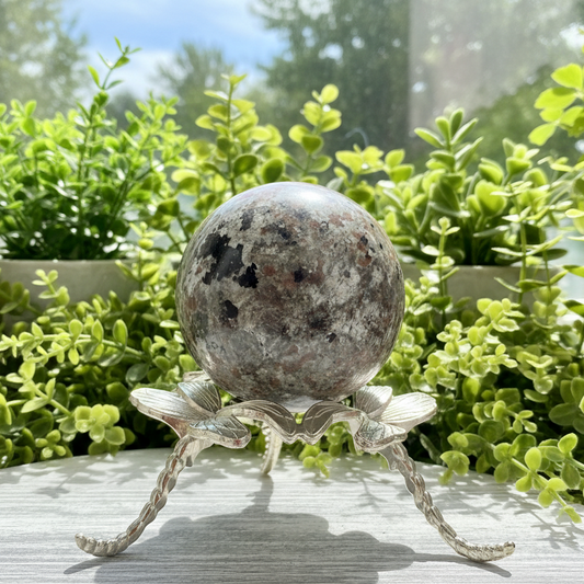 Yooperlite Sphere UV Reactive Healing Crystal Ball 261g 57mm