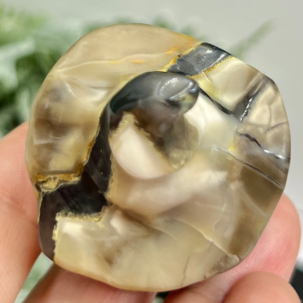 Volcanic Agate Halloween Pumpkin Witches Hat UV Reactive Crystal 64g
