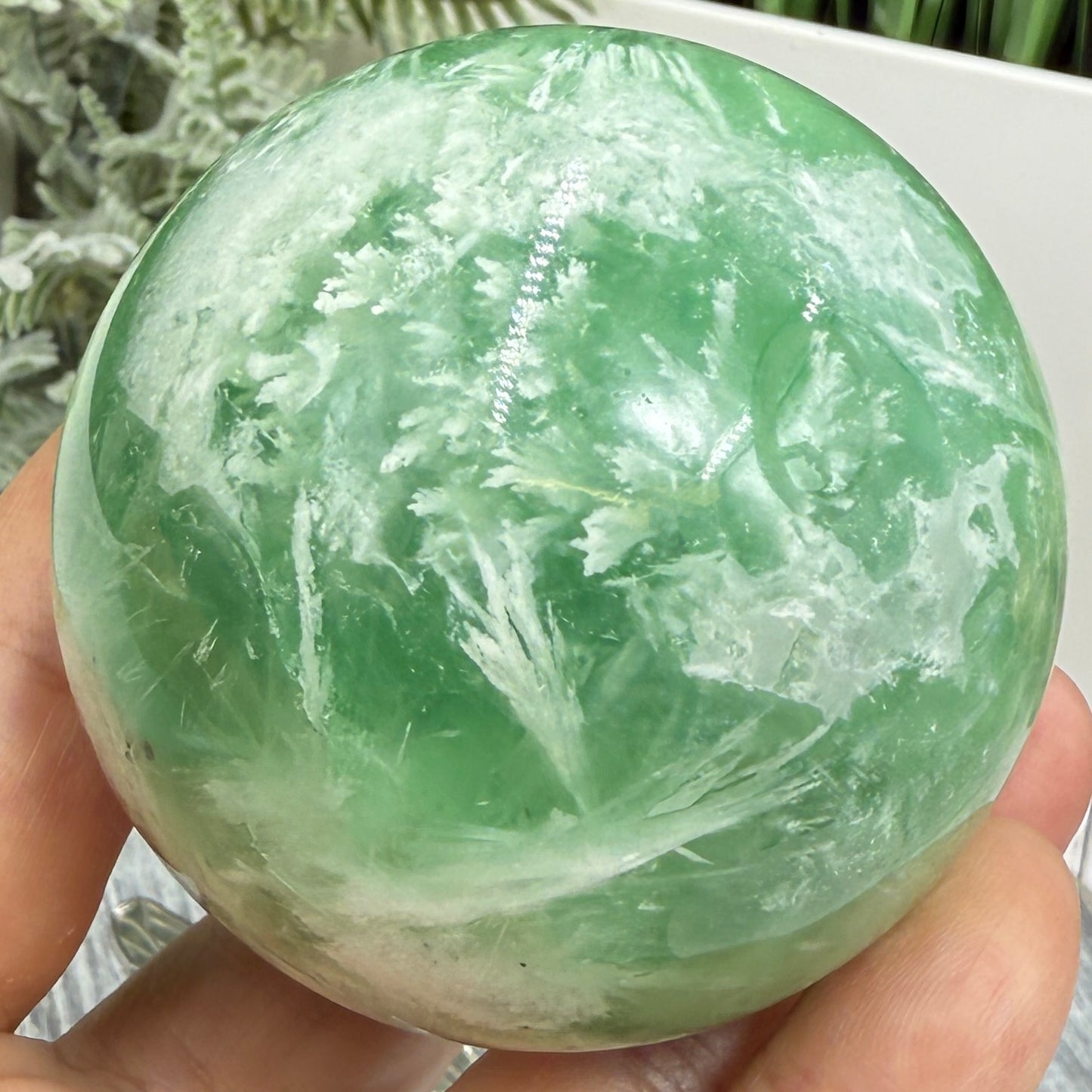 Snowflake Feather Fluorite Sphere Healing Crystal Ball 388g 62mm