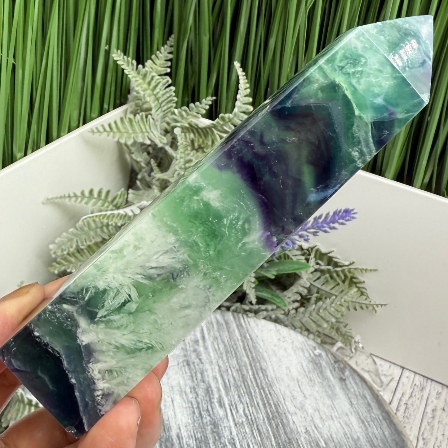 Snowflake Feather Fluorite Tower Healing Crystal Generator 312g 134mm