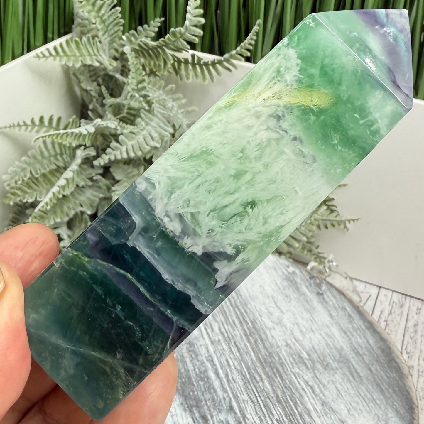 Snowflake Feather Fluorite Tower Healing Crystal Generator 268g 108mm
