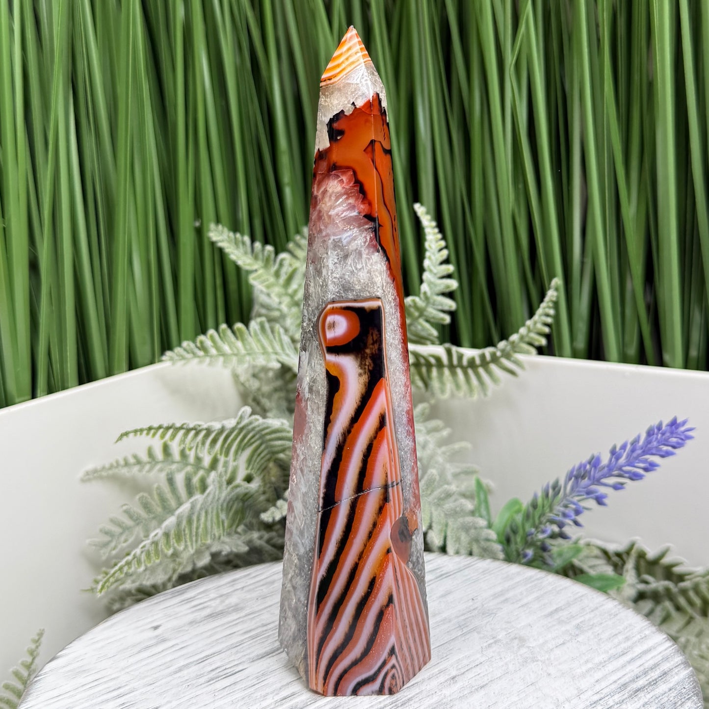 Sardonyx Red Onyx Quartz Tower Healing Crystal Generator 173g 146mm