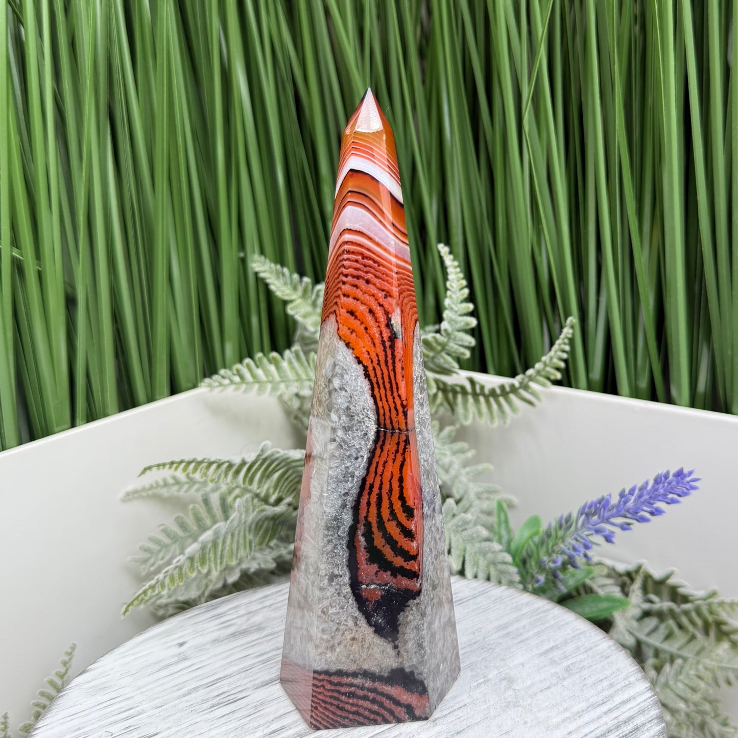 Sardonyx Red Onyx Quartz Tower Healing Crystal Generator 226g 148mm