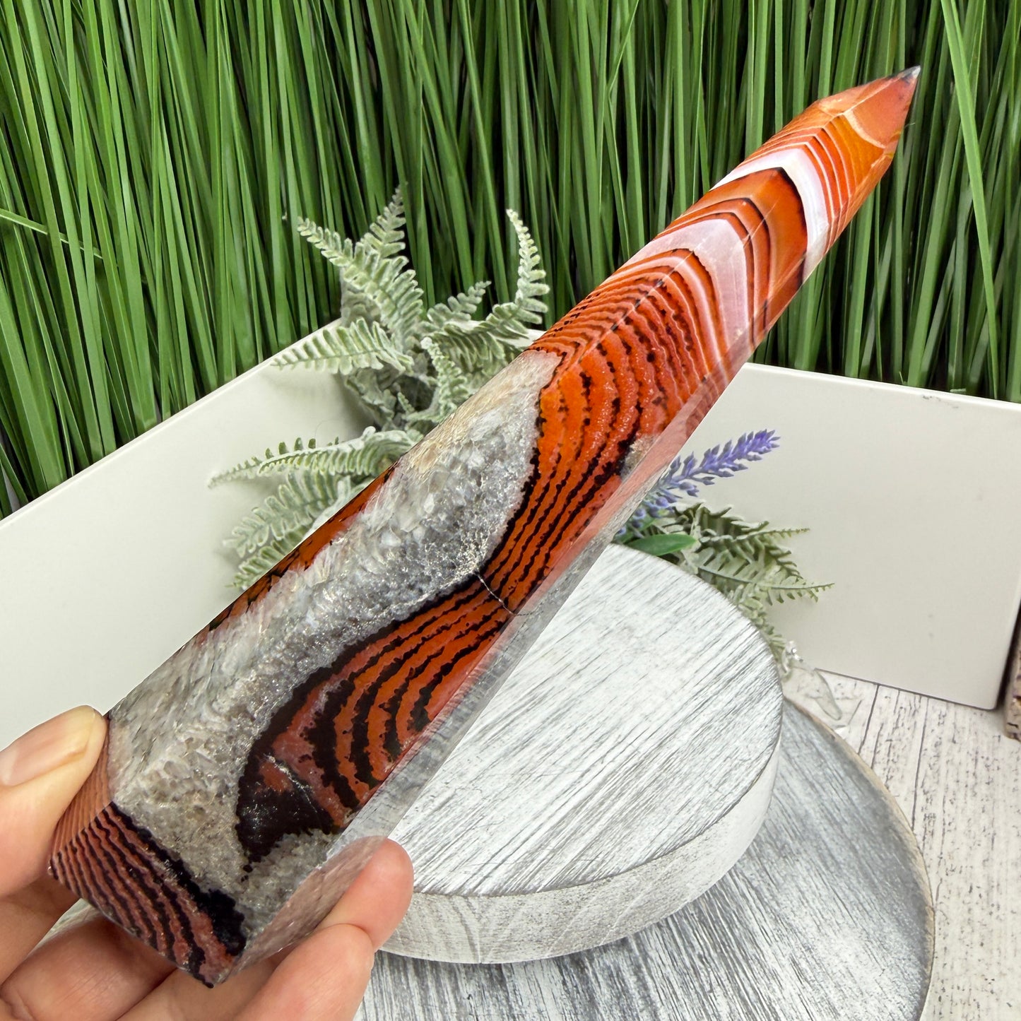 Sardonyx Red Onyx Quartz Tower Healing Crystal Generator 226g 148mm