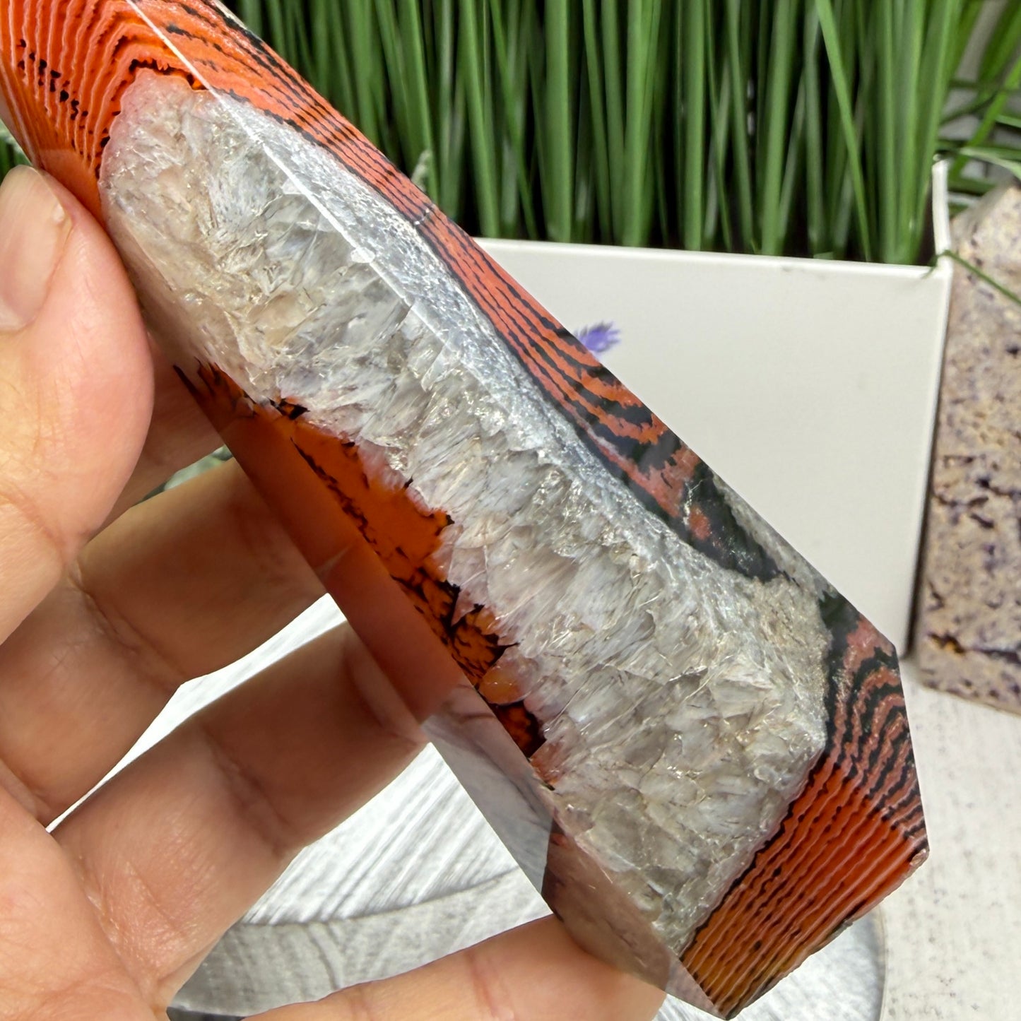 Sardonyx Red Onyx Quartz Tower Healing Crystal Generator 226g 148mm