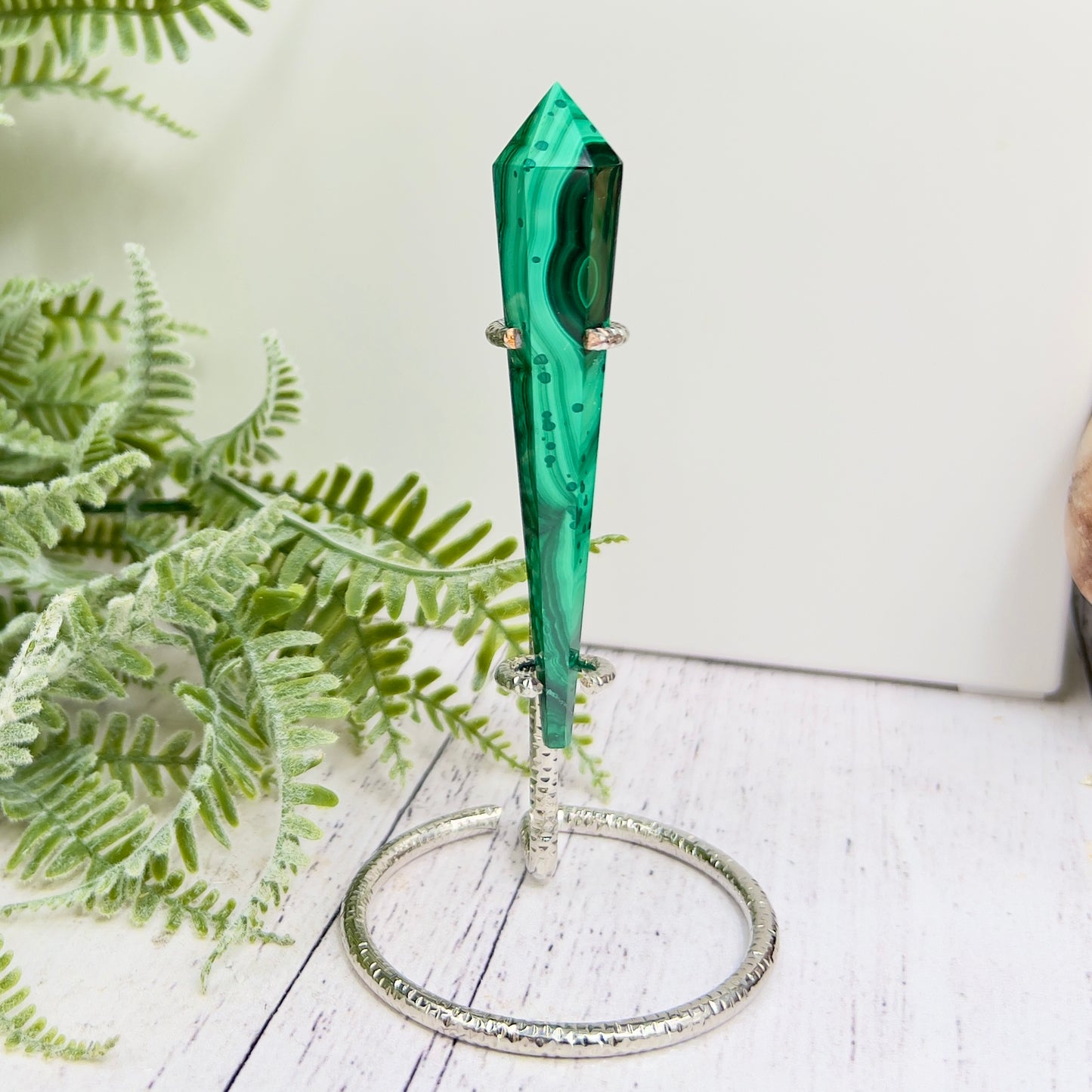 Malachite Wand with Stand Crystal 32g 91mm