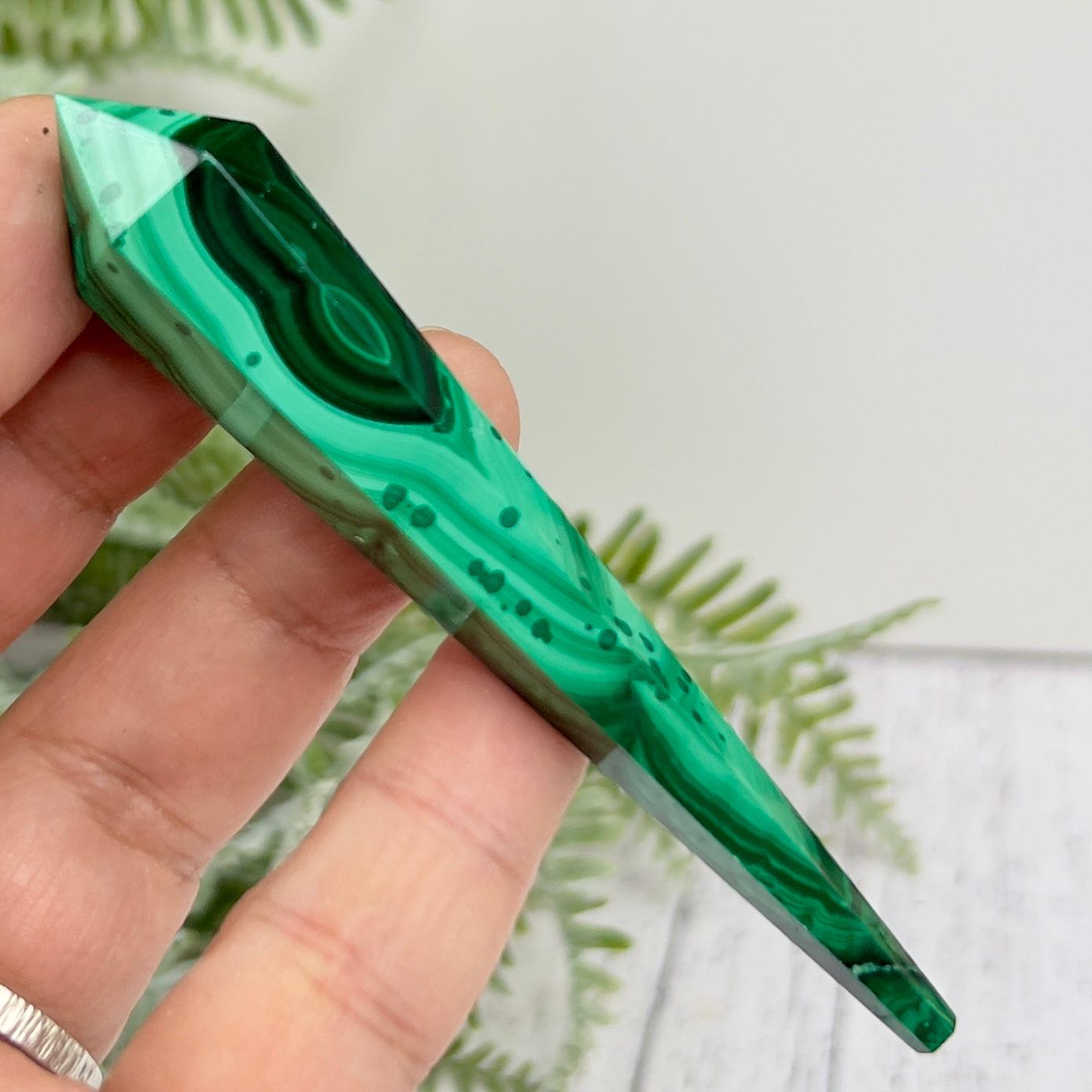 Malachite Wand with Stand Crystal 32g 91mm