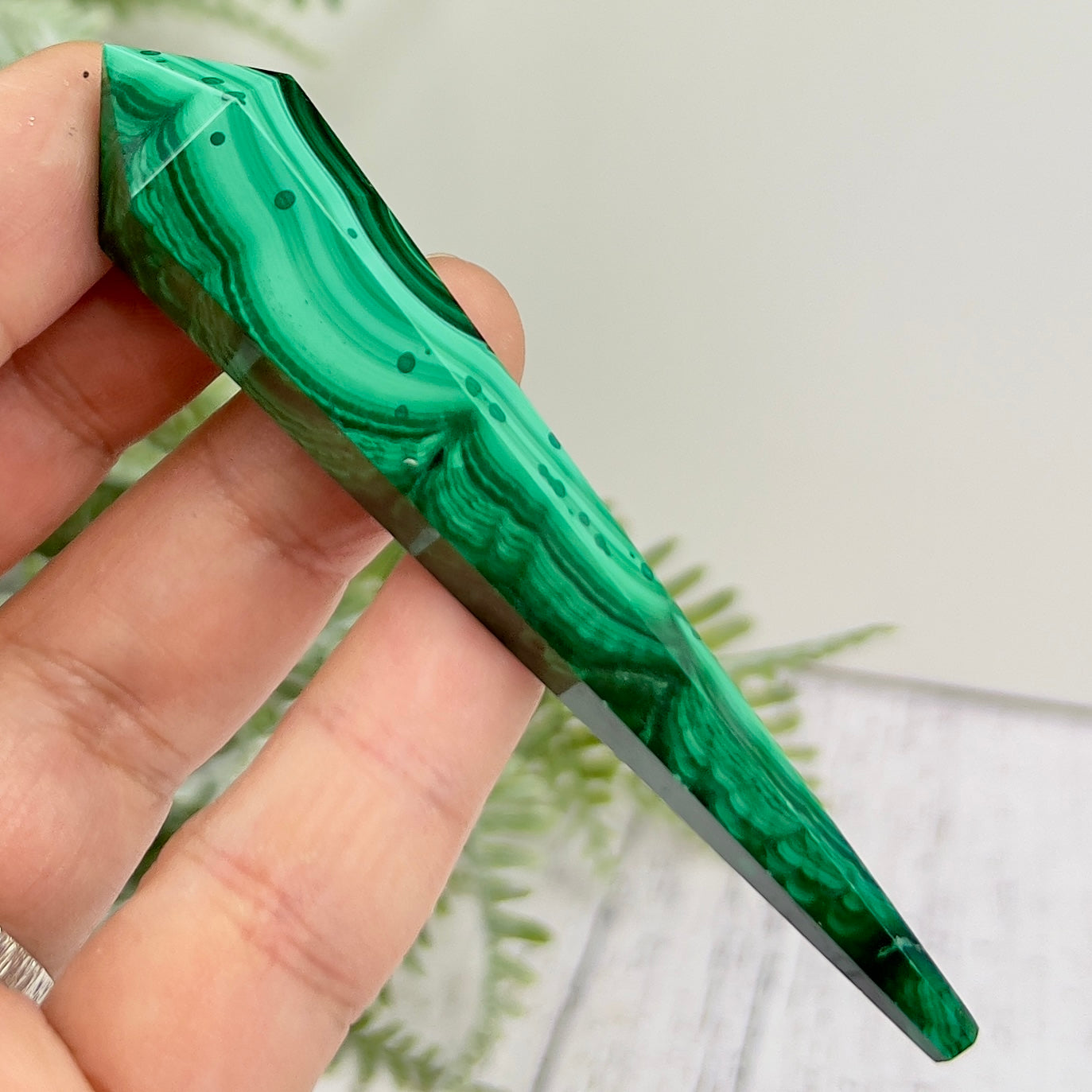 Malachite Wand with Stand Crystal 32g 91mm