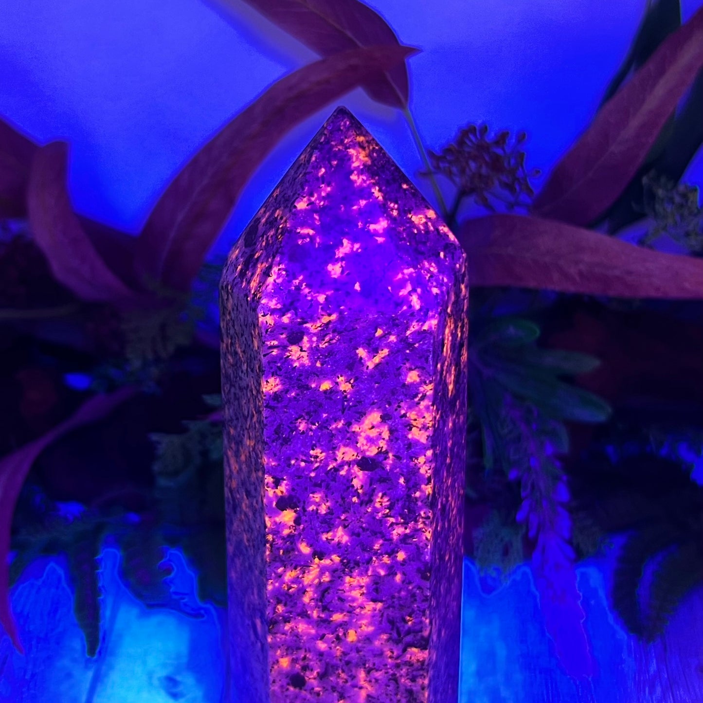 Yooperlite Tower UV Reactive Crystal Generator 1026g 207mm
